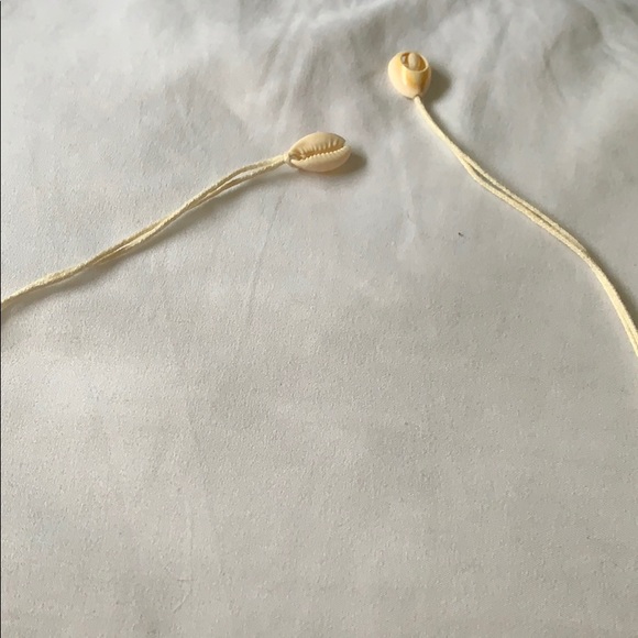 shell necklace - Picture 3 of 3